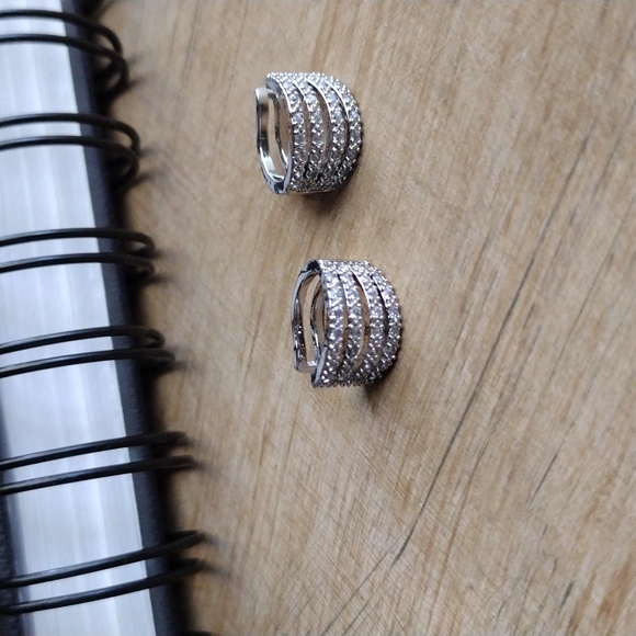 White Rhodium cuff earrings set - Picture 1 of 8